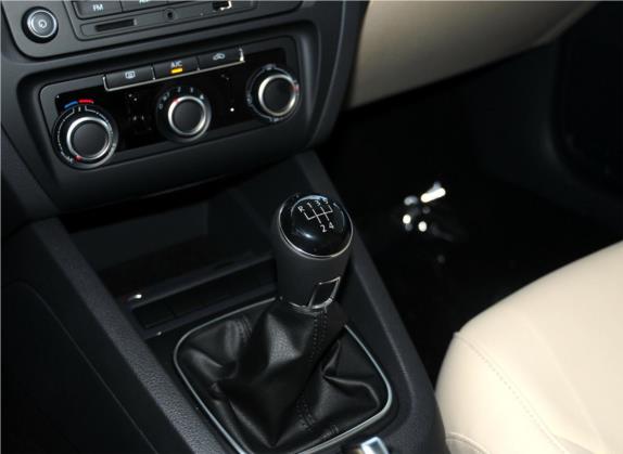 速腾 2014款 1.6L 手动舒适型 中控类   挡把