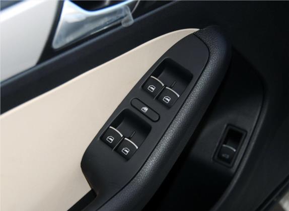 速腾 2014款 1.6L 手动舒适型 车厢座椅   门窗控制