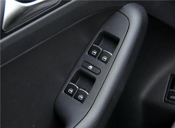 速腾 2014款 1.6L 自动舒适型 车厢座椅   门窗控制