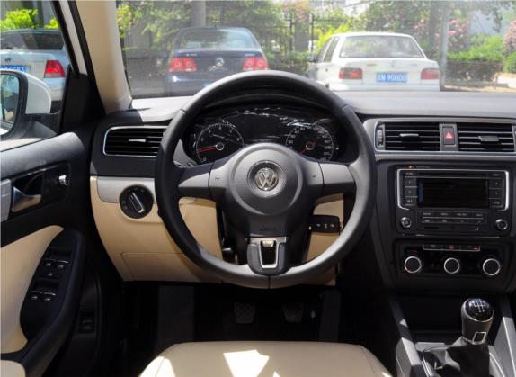 速腾 2014款 改款 1.6L 手动舒适型 中控类   驾驶位