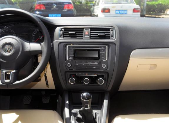 速腾 2014款 改款 1.6L 手动舒适型 中控类   中控台