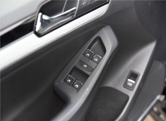 速腾 2015款 230TSI 手动舒适型 车厢座椅   门窗控制
