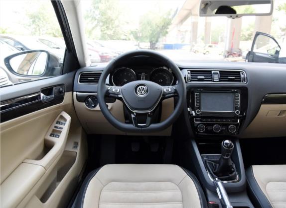 速腾 2015款 230TSI 手动豪华型 中控类   驾驶位