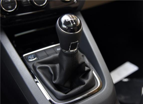 速腾 2015款 230TSI 手动豪华型 中控类   挡把