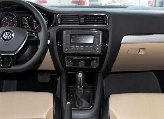速腾 2015款 1.6L 自动舒适型 中控类   中控台