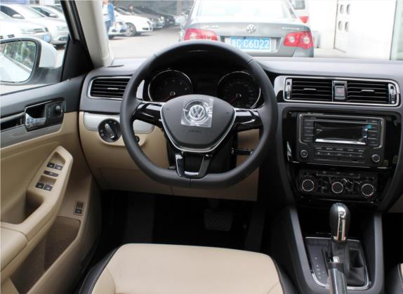 速腾 2015款 230TSI 自动舒适型 中控类   驾驶位