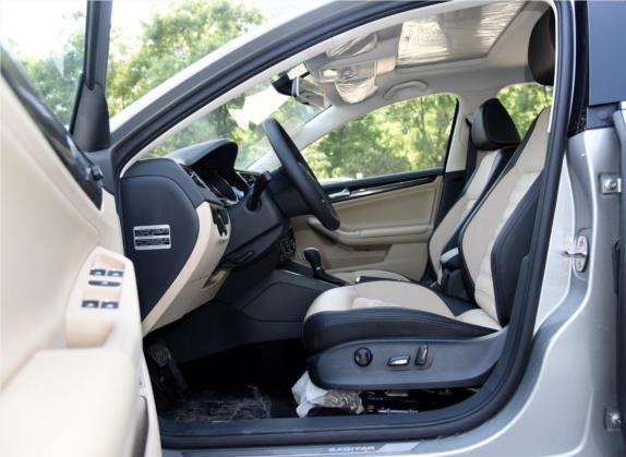 速腾 2015款 230TSI 自动豪华型 车厢座椅   前排空间