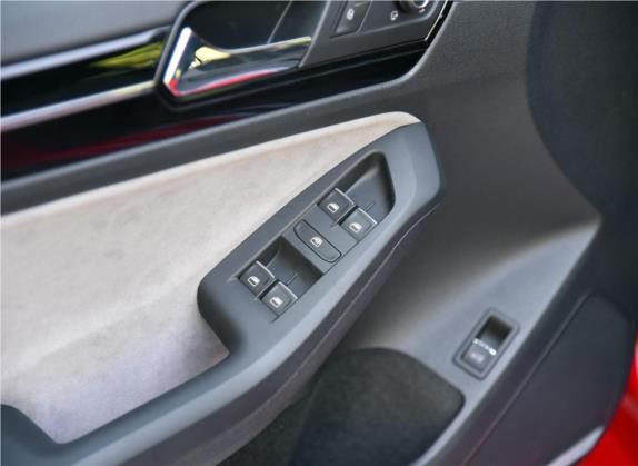 速腾 2016款 2.0TSI GLI 车厢座椅   门窗控制