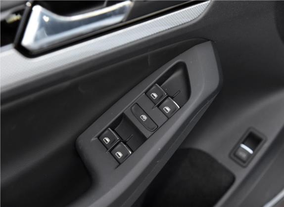 速腾 2017款 1.6L 自动舒适型 车厢座椅   门窗控制