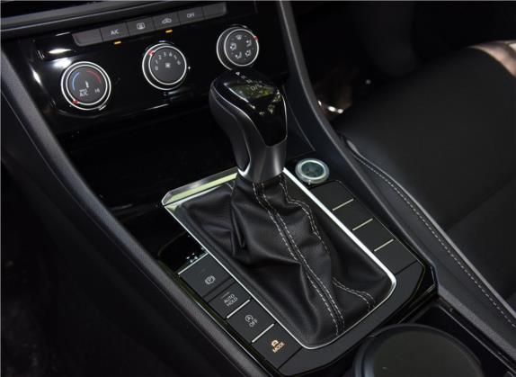 速腾 2019款 280TSI DSG R-Line 国V 中控类   挡把