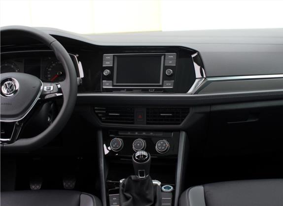 速腾 2019款 200TSI 手动舒适型 国V 中控类   中控台