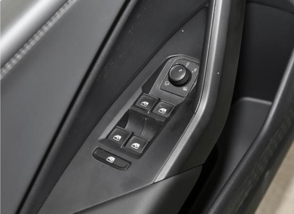 速腾 2021款 200TSI 手动舒适智联版 车厢座椅   门窗控制