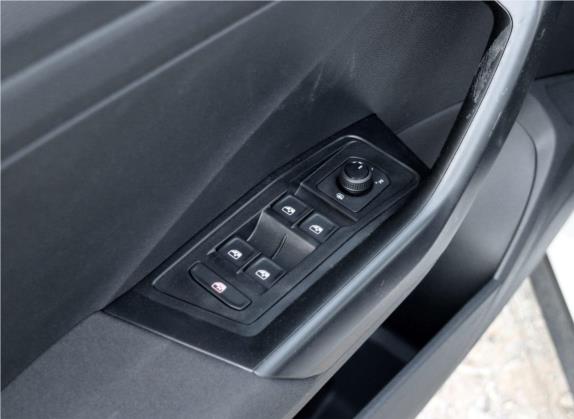 T-ROC探歌 2018款 200TSI 手动两驱时尚型 国V 车厢座椅   门窗控制