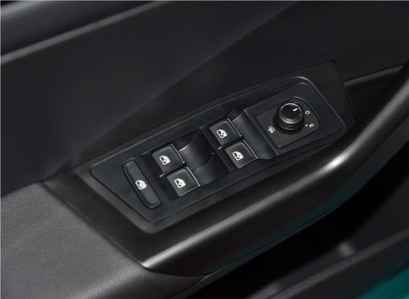 T-ROC探歌 2018款 280TSI DSG两驱舒适型 国VI 车厢座椅   门窗控制