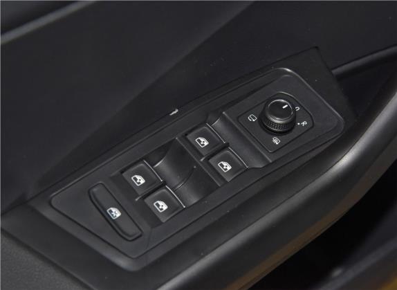 T-ROC探歌 2018款 280TSI DSG两驱豪华型 国VI 车厢座椅   门窗控制