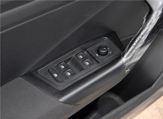 T-ROC探歌 2019款 230TSI DSG两驱时尚型 国V 车厢座椅   门窗控制