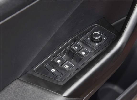 T-ROC探歌 2019款 280TSI DSG两驱豪华型 国VI 车厢座椅   门窗控制