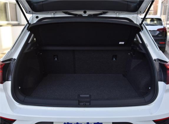 T-ROC探歌 2020款 230TSI DSG两驱时尚型 车厢座椅   后备厢