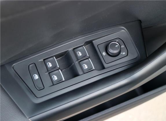 T-ROC探歌 2020款 280TSI DSG两驱进取型 车厢座椅   门窗控制