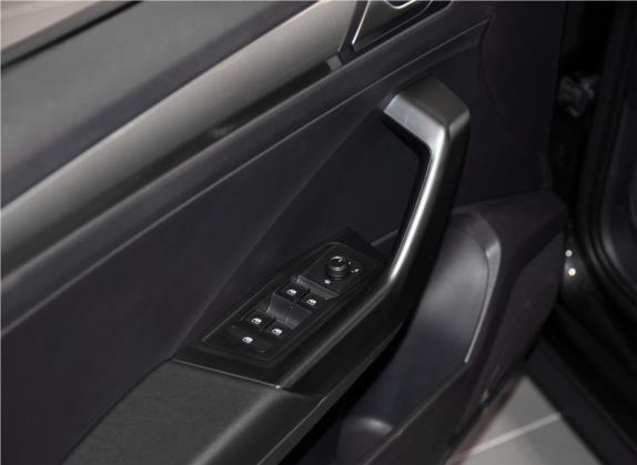 T-ROC探歌 2021款 改款 280TSI DSG两驱精英智联版 车厢座椅   门窗控制