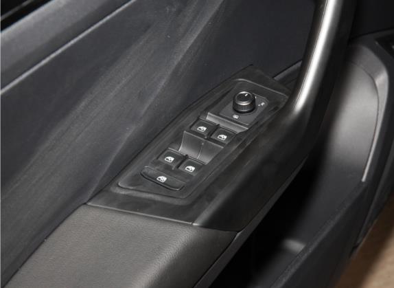T-ROC探歌 2021款 280TSI DSG两驱舒适智联30周年纪念版 车厢座椅   门窗控制