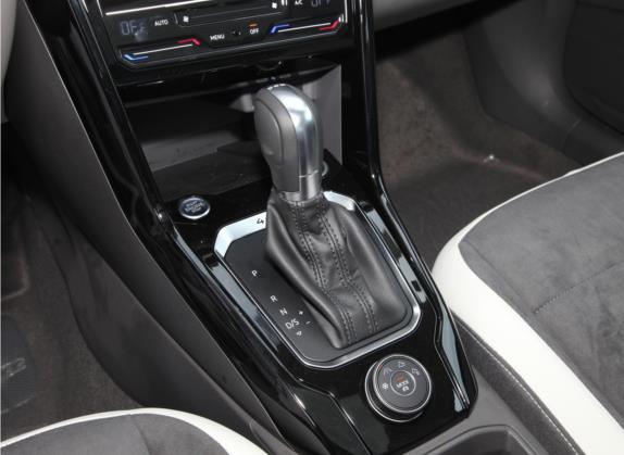 T-ROC探歌 2021款 改款 280TSI DSG四驱豪华智联版 中控类   挡把