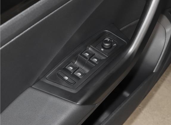 T-ROC探歌 2021款 280TSI DSG两驱舒享智联版 车厢座椅   门窗控制