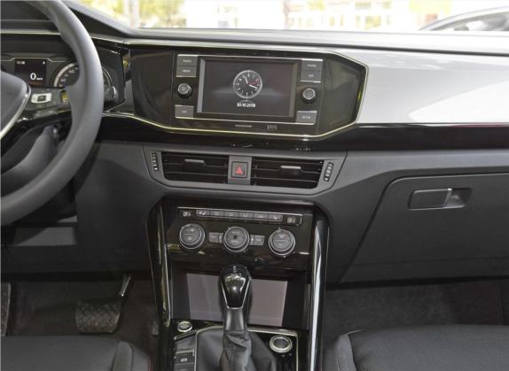 探岳 2019款 330TSI 两驱豪华型 国V 中控类   中控台