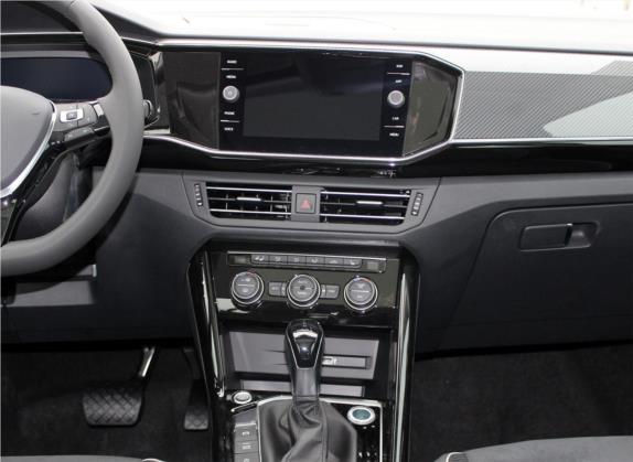 探岳 2019款 330TSI 四驱尊贵型 国V 中控类   中控台