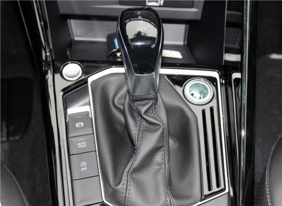 探岳 2019款 330TSI 四驱尊贵型 国V 中控类   挡把