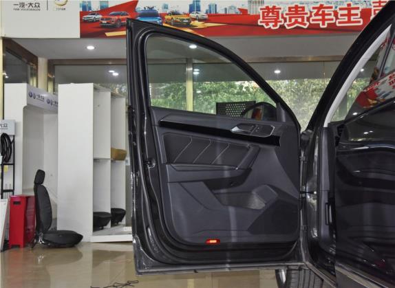 探岳 2019款 380TSI 四驱尊贵型 国VI 车厢座椅   前门板