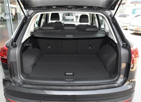 探岳 2019款 330TSI 两驱豪华型Plus 国VI 车厢座椅   后备厢