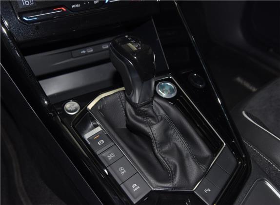 探岳 2020款 330TSI 两驱豪华智联版Pro 中控类   挡把