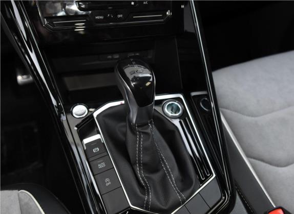 探岳 2020款 380TSI 四驱R-Line智联版 中控类   挡把