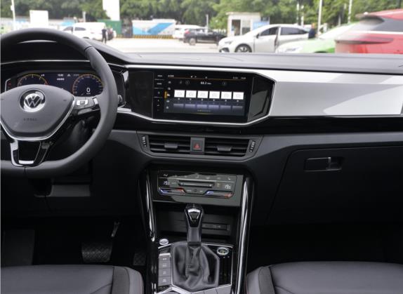 探岳 2021款 330TSI 两驱豪华智联版Plus 中控类   中控台