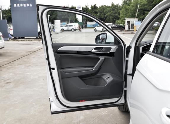 探岳 2021款 330TSI 两驱豪华智联版Plus 车厢座椅   前门板