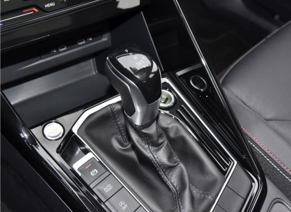 探岳 2021款 330TSI 两驱3周年限量版Plus 中控类   挡把