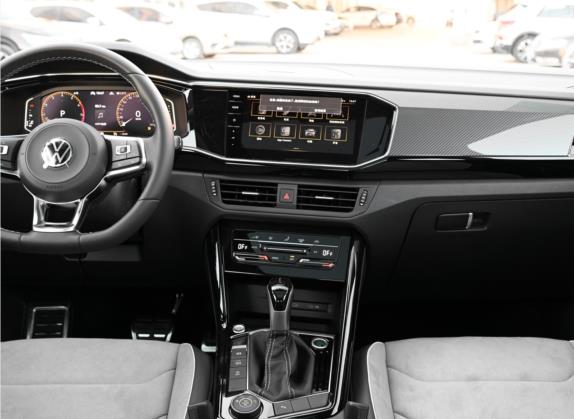 探岳 2022款 380TSI 四驱R-Line智联版 中控类   中控台