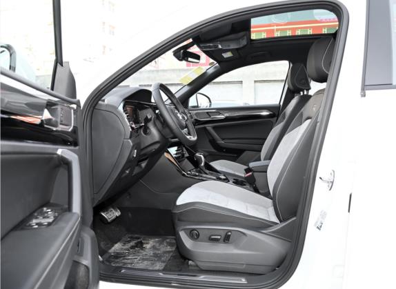 探岳 2022款 380TSI 四驱R-Line智联版 车厢座椅   前排空间