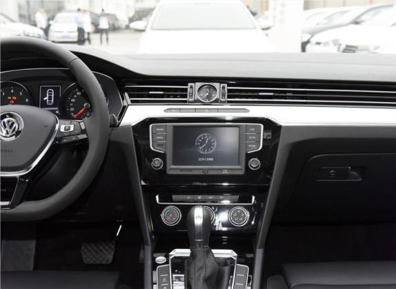 迈腾 2017款 330TSI DSG 领先型 中控类   中控台