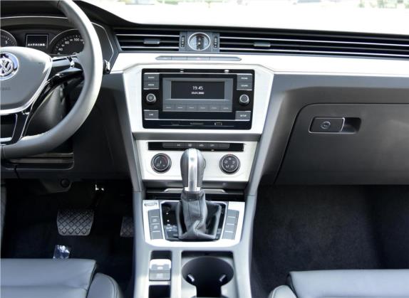 迈腾 2018款 330TSI DSG 舒适型 中控类   中控台
