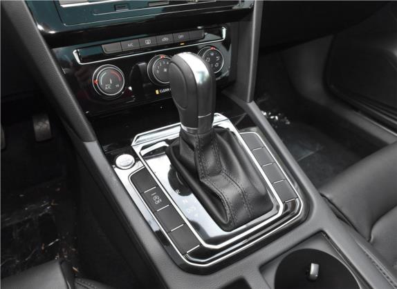 迈腾 2019款 330TSI DSG 领先型 国V 中控类   挡把