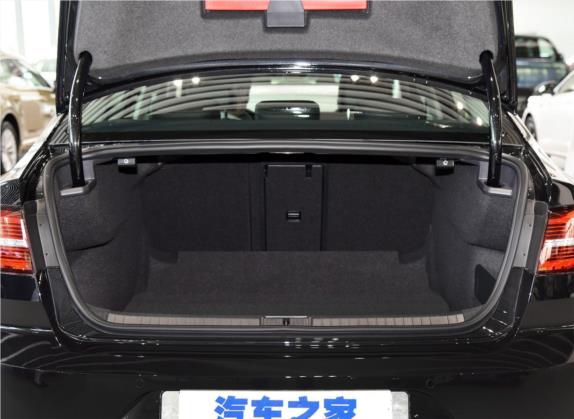 迈腾 2019款 330TSI DSG 豪华型 国VI 车厢座椅   后备厢