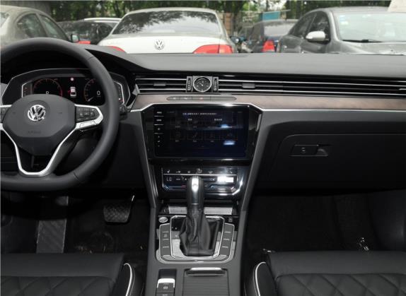 迈腾 2020款 330TSI DSG 尊贵型 中控类   中控台