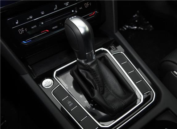 迈腾 2020款 330TSI DSG 尊贵型 中控类   挡把