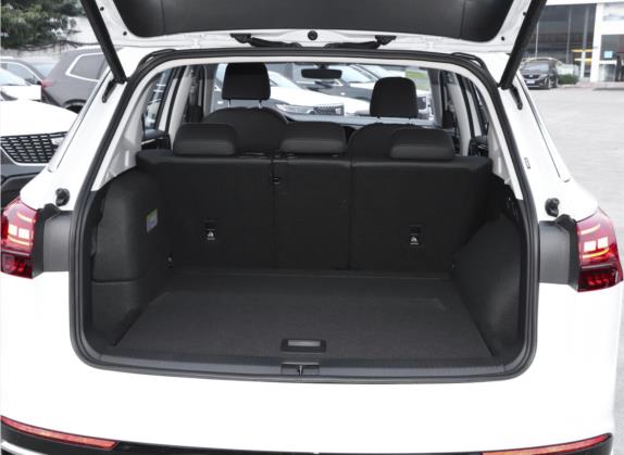 探岳GTE插电混动 2022款 1.4T 豪华型 车厢座椅   后备厢