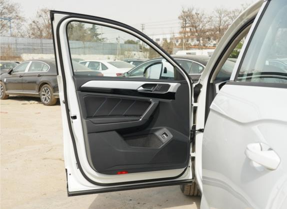 探岳GTE插电混动 2022款 1.4T 尊贵型 车厢座椅   前门板