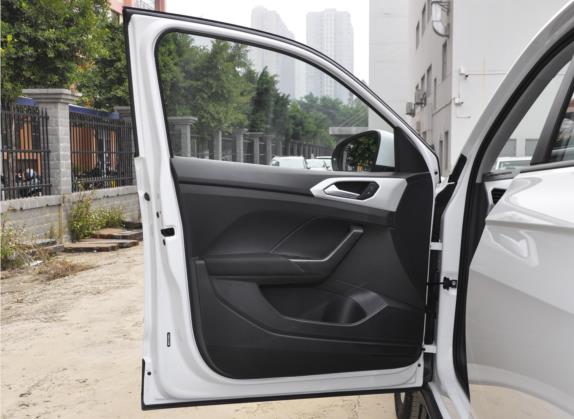 探影 2021款 1.5L 自动 尚智联版 车厢座椅   前门板