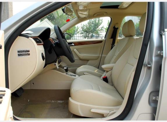 宝来 2008款 2.0L 自动豪华型 车厢座椅   前排空间