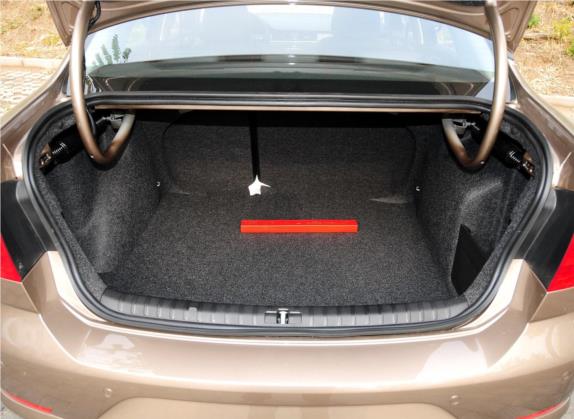 宝来 2013款 1.4T 自动豪华型 车厢座椅   后备厢